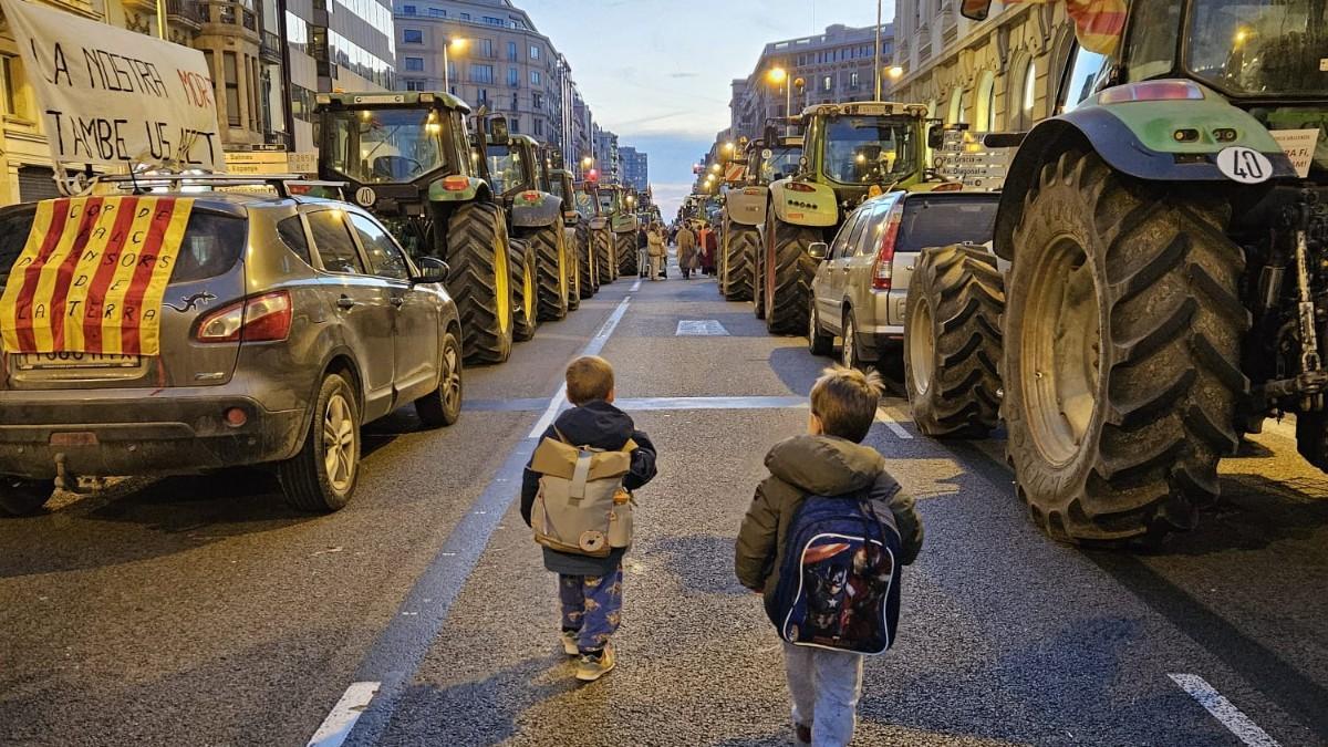 Tractores en Barcelona, hoy: Carreteras cortadas por la huelga de agricultores