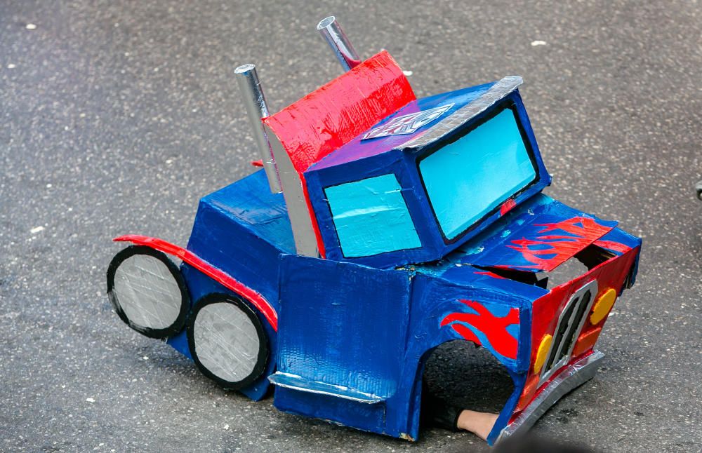 Los más pequeños desfilan en el Carnaval Infantil de Benidorm.