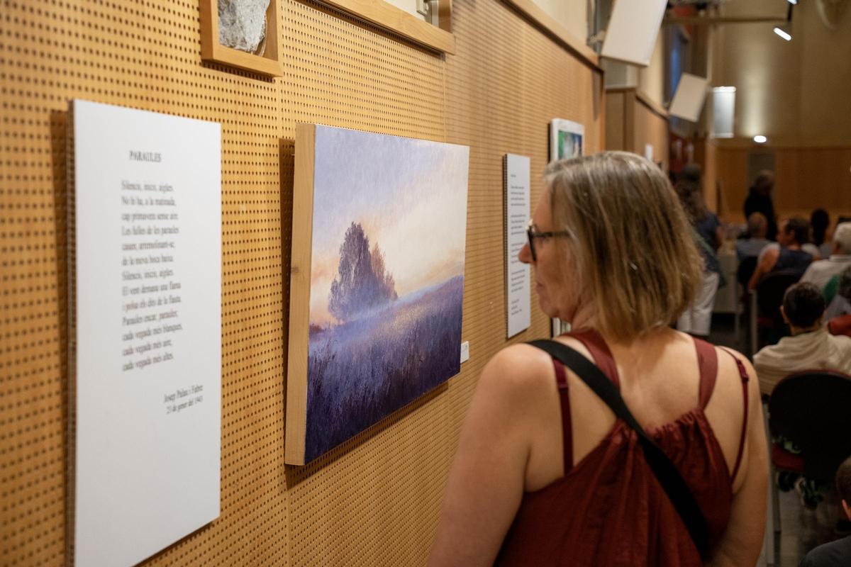 La mostra combina la paraula poètica i l'obra plàstica o escultòrica.