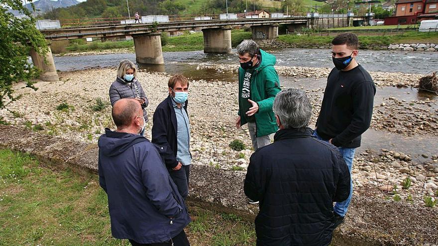 Podemos pide fondos europeos para hacer la zona de baños de La Chalana