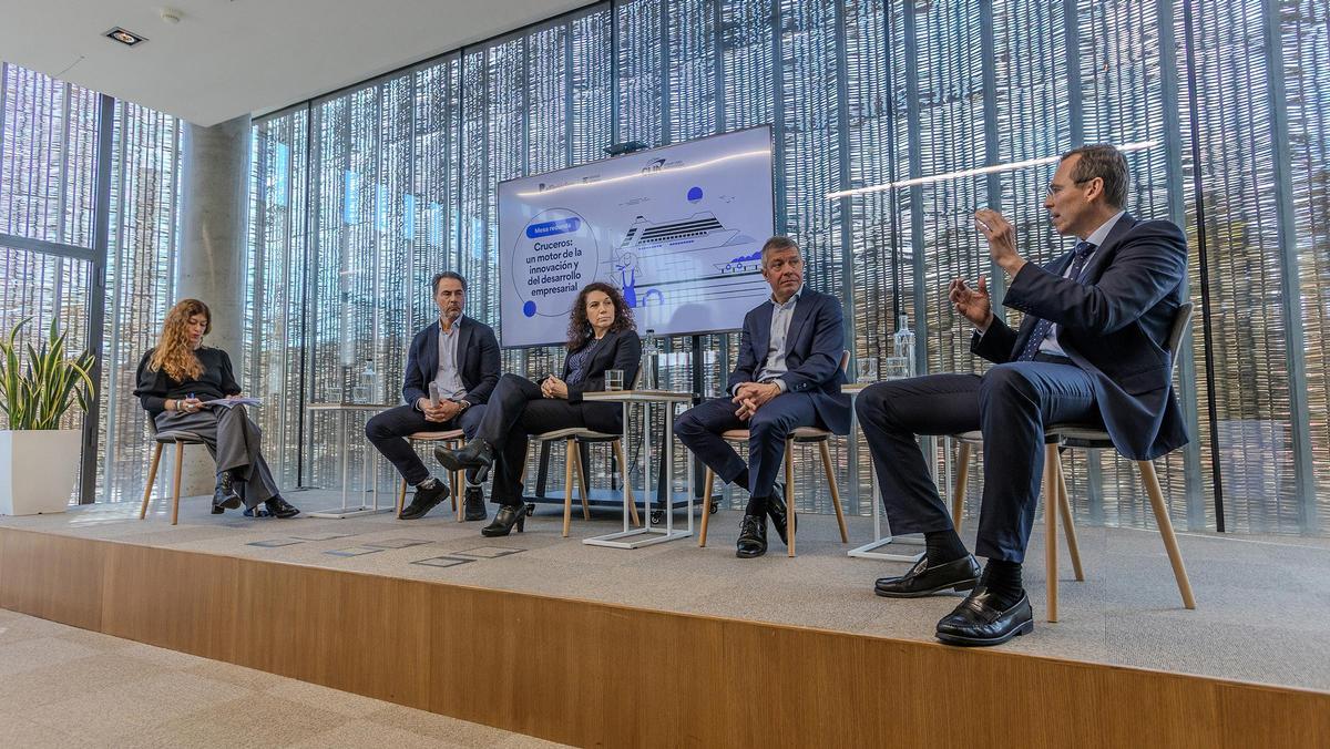 Imágenes de la mesa redonda celebrada en la sede de EL PERIODICO el pasado lunes en Barcelona.