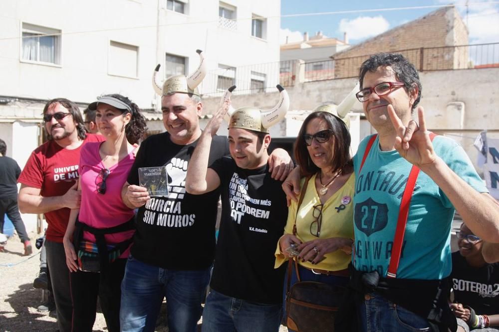 Catalanes y murcianos comparten almuerzo en las vías