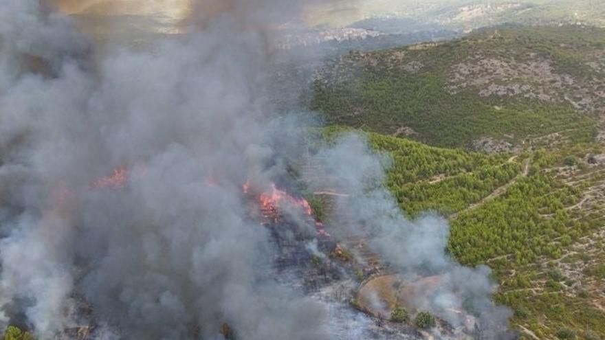 Declarado un incendio forestal en Useres (Castellón)