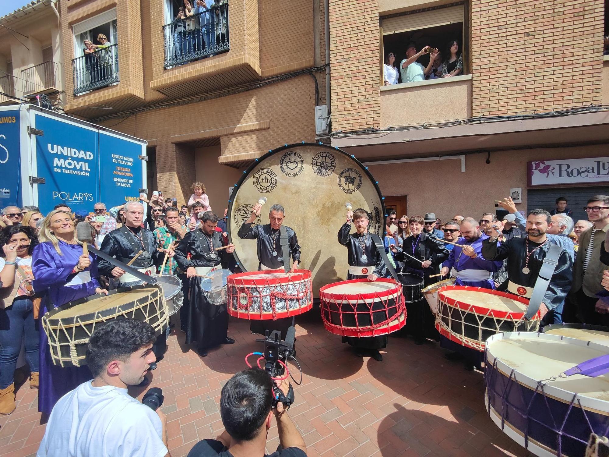 Galería de fotos: L'Alcora palpita al ritmo de su distinguida y concurrida Rompida de la Hora