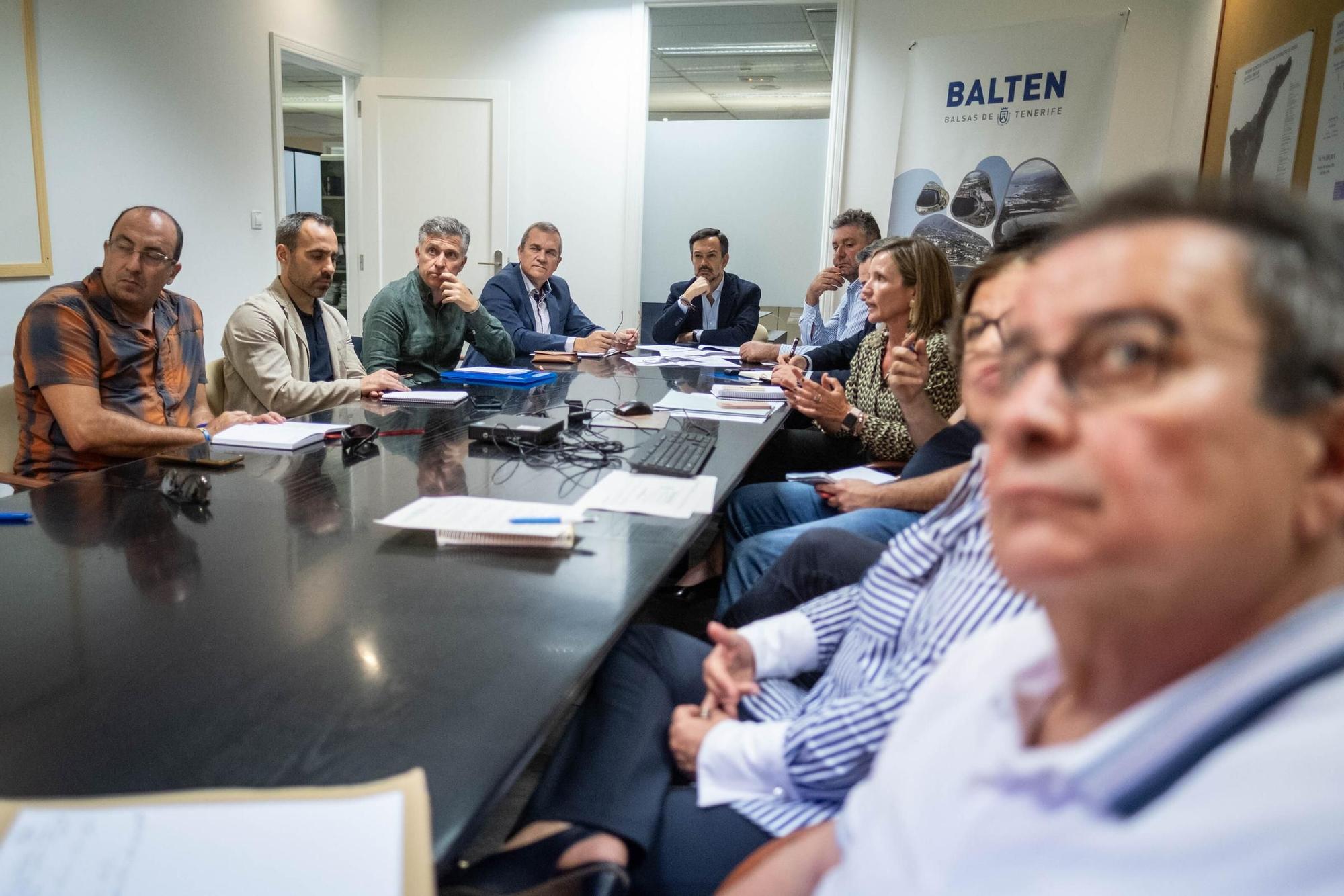 Reunión de los responsables del Cabildo con los representantes de la agricultura y la ganadería de Tenerife sobre medidas para combatir la sequía