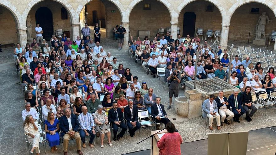 La escuela concertada de Baleares lanza un dardo al Govern por su veto a los móviles: &quot;Esto lo arreglaremos, ¿no es así, conseller?&quot;
