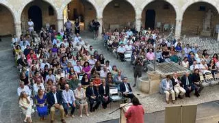 La escuela concertada de Baleares lanza un dardo al Govern por su veto a los móviles: "Esto lo arreglaremos, ¿no es así, conseller?"