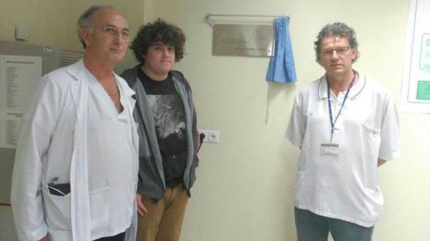 Por la izquierda, Miguel Sánchez Tabar, Pedro Velasco y Arturo Motto, ayer, en el Hospital de Riaño.