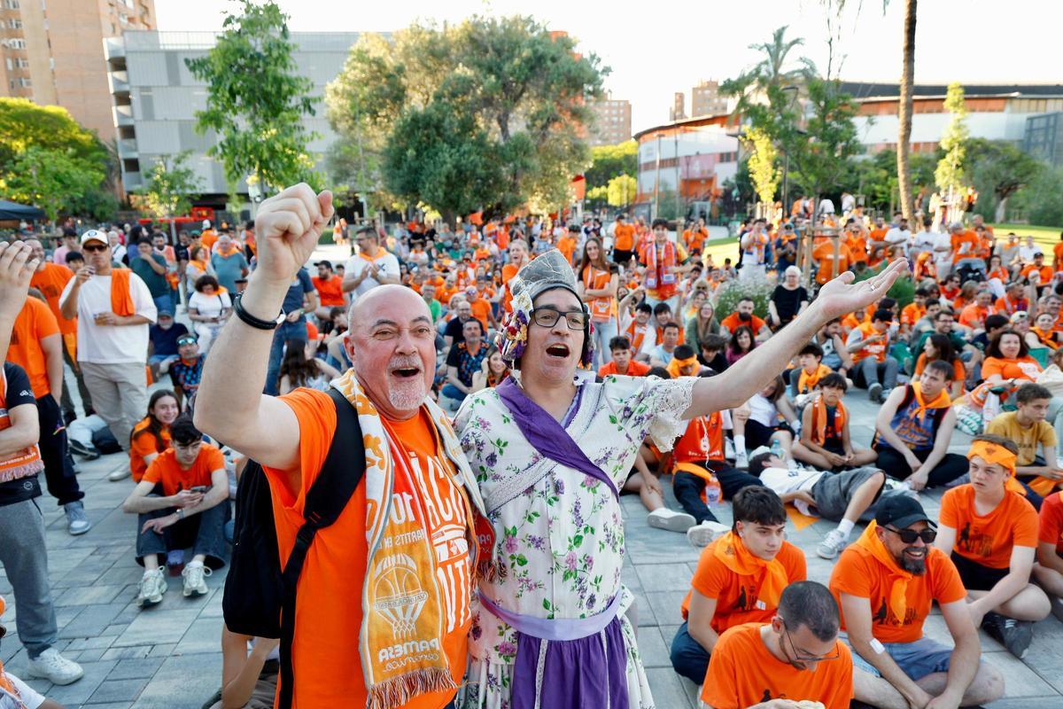 Ambiente taronja en el Roig Arena para ver la Final Four
