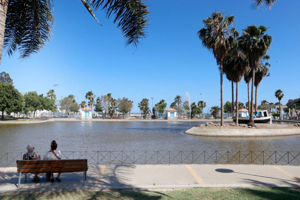 El PSOE critica que el fondo del lago grande del parque de Huelin lleva más de un año sin ser limpiado y el resto del parque está en mal estado.