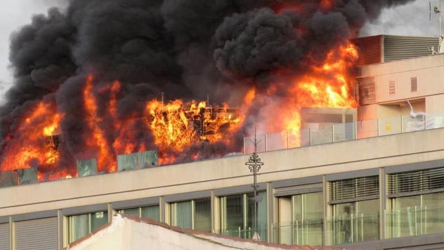 La terraza, devorada por el fuego.