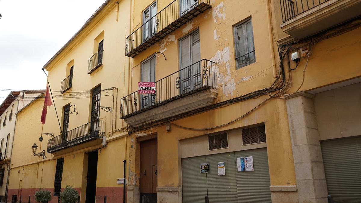 El inmueble de la calle Montcda aledaño a la Casa de la Joventut que ha adquirido el Ayuntamiento de Xàtiva.