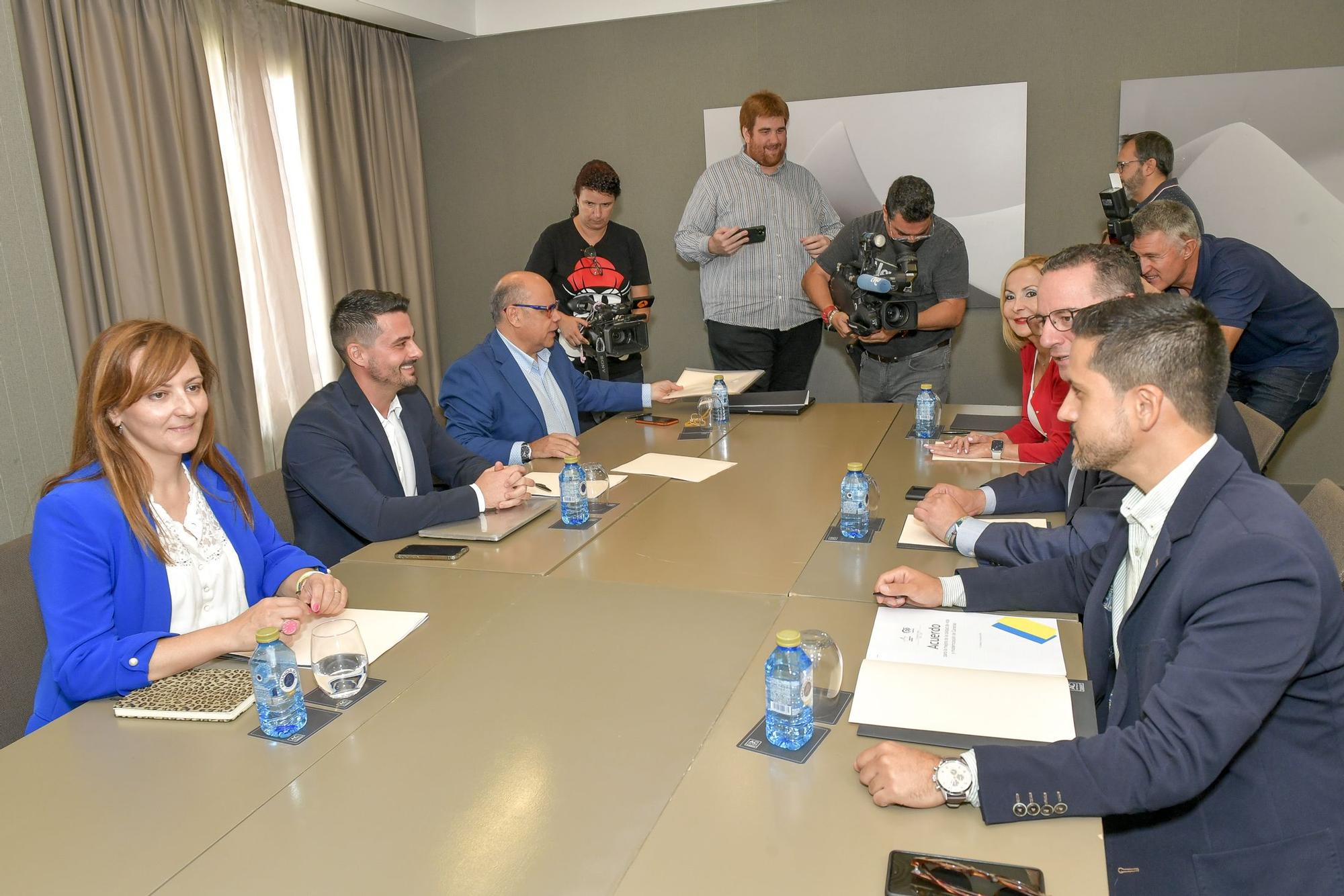 CC y PP acuerdan el pacto para gobernar Canarias