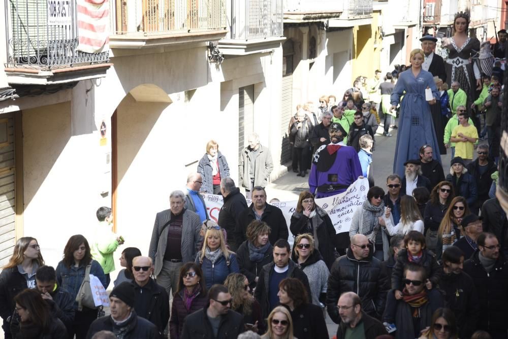 Balsareny rebutja amb cultura popular les accions