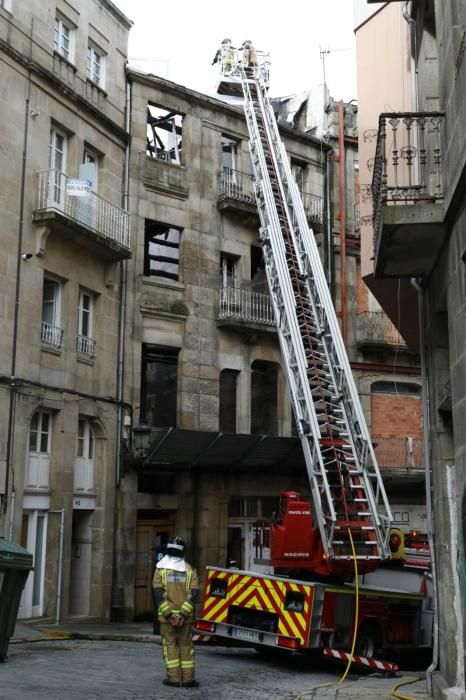 Arde por completo un edificio abandonado en Vigo