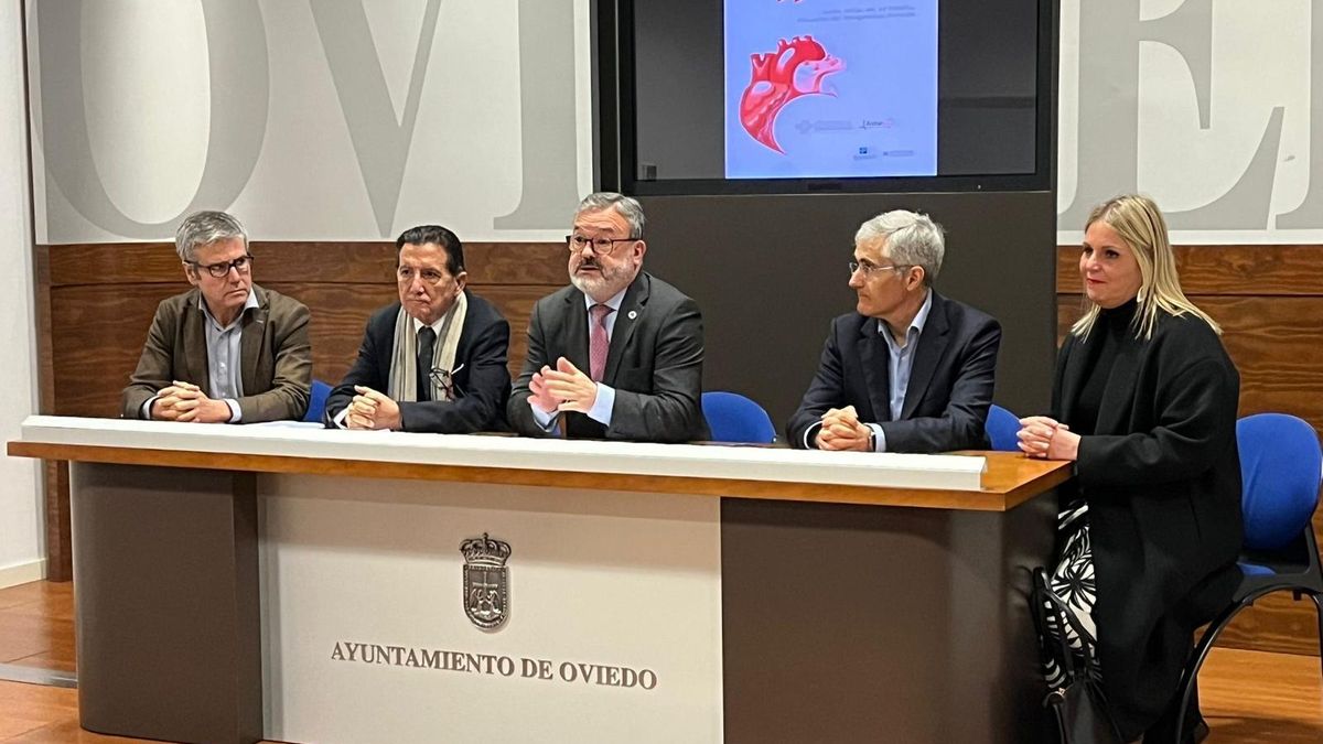 Por la izquierda, Jacobo Silva, César Morís, Alfredo García Quintana, Pablo Avanzas y Ángela Herrero.