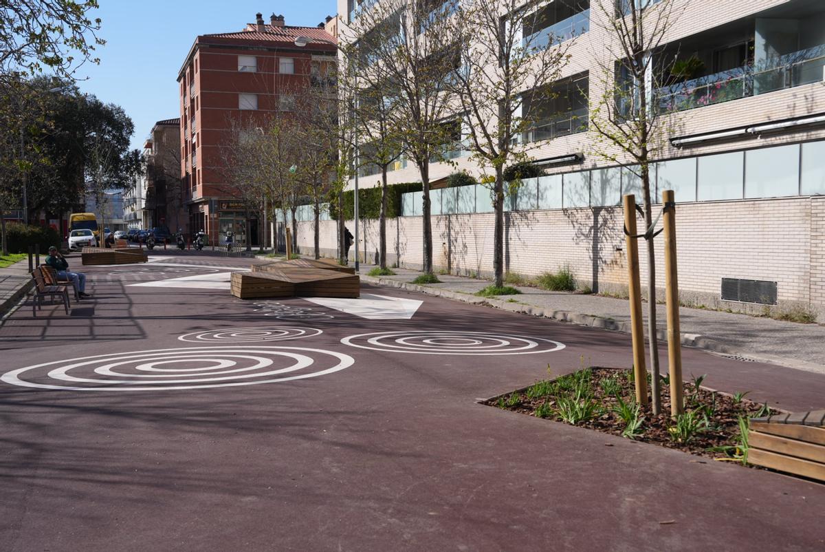 El tram del carrer de Narcís Blanch i Illa, convertit en un espai pacificat per a vianants a l’entorn de Sant Pau.