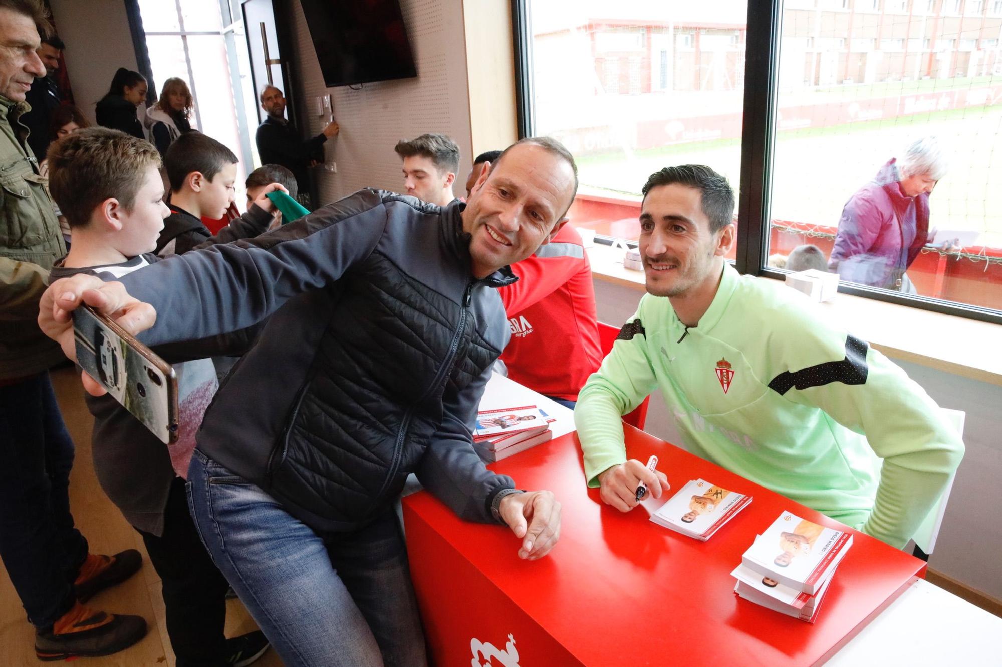 En imágenes: Así fue el encuentro entre aficionados y jugadores del Sporting