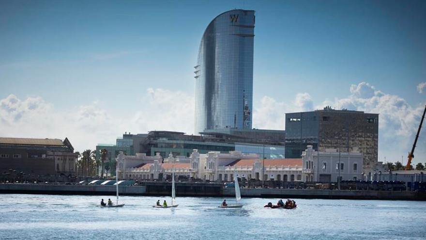 Barcelona culmina la recuperación del Rompeolas con una rambla y el edificio Mirador