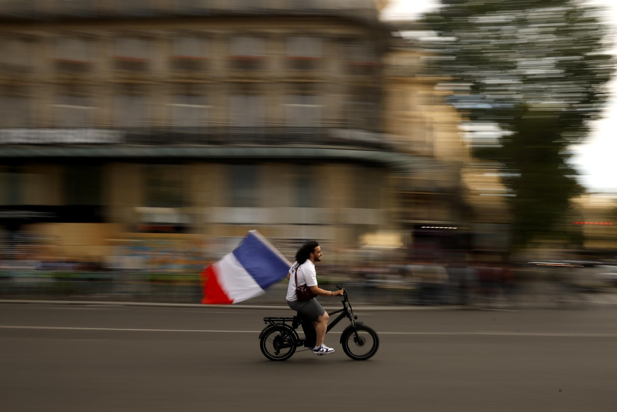 French people react after the legislative elections results