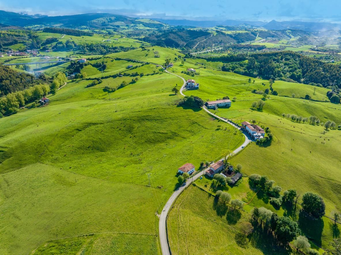 Vista aérea de San Vicente de la Barquera en Cantabria.
