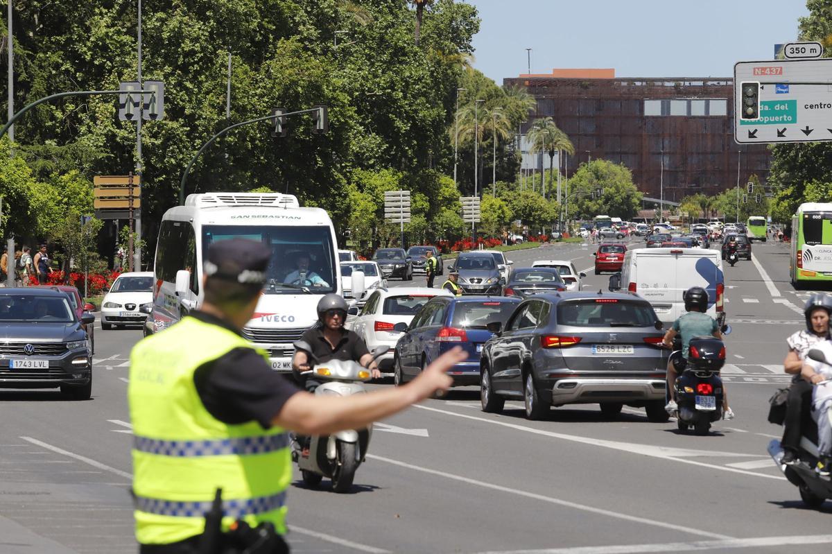 La Policía Local se centró en coordinar las principales avenidas.