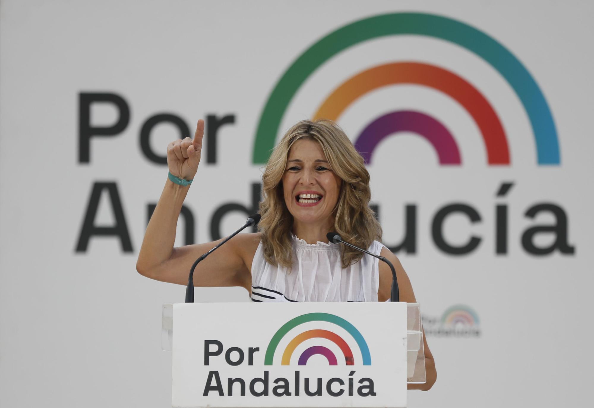 La ministra de Trabajo, Yolanda Díaz, durante el acto electoral que &quot;Por Andalucía&quot; celebra hoy martes en la localidad sevillana de Dos Hermanas.