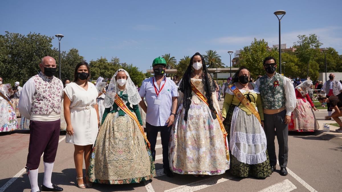 El Algarrobo, con las falleras mayores y autoridades