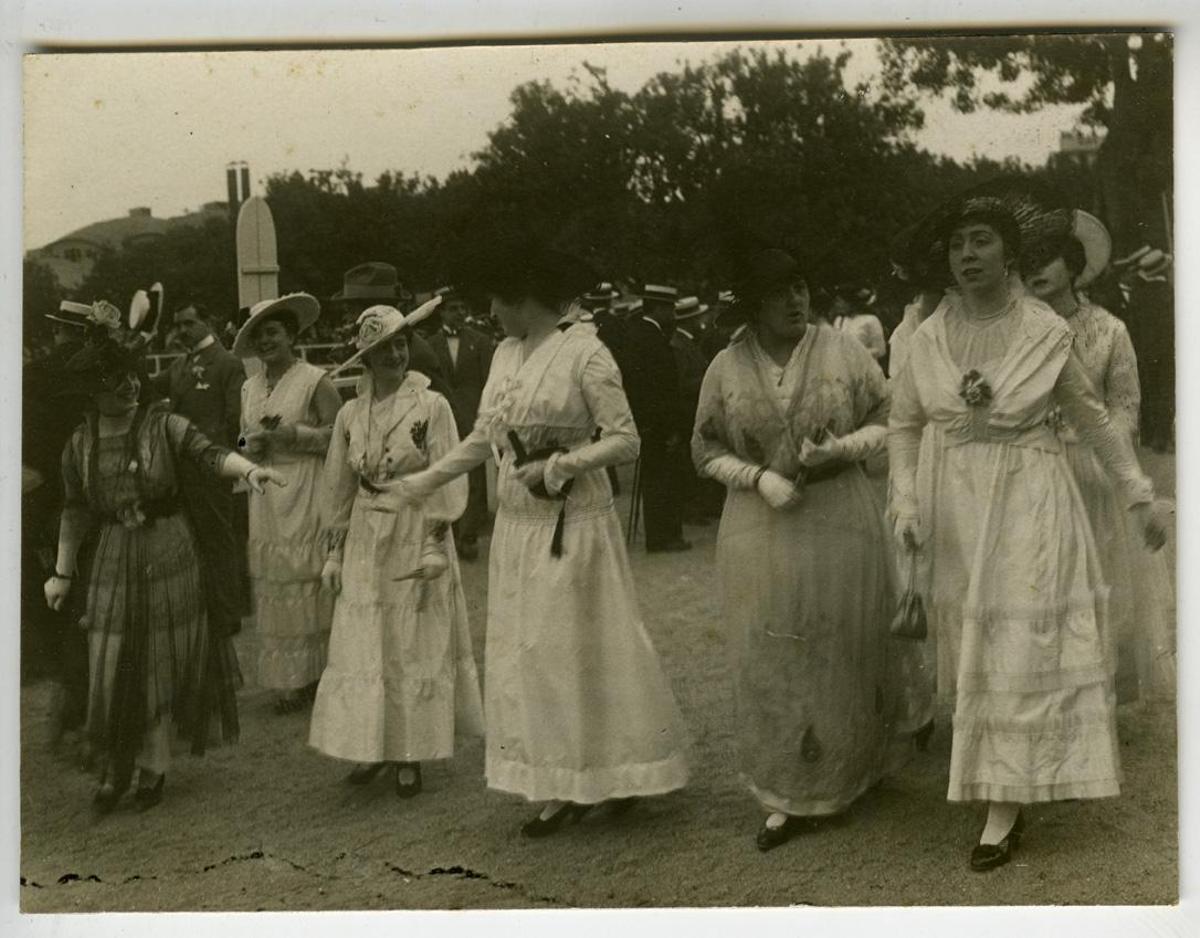 Burgesas en el hipódromo de Can Tunis, en 1915.