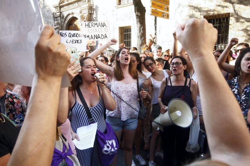 Manifestación contra la puesta en libertad de La Manada en Zaragoza