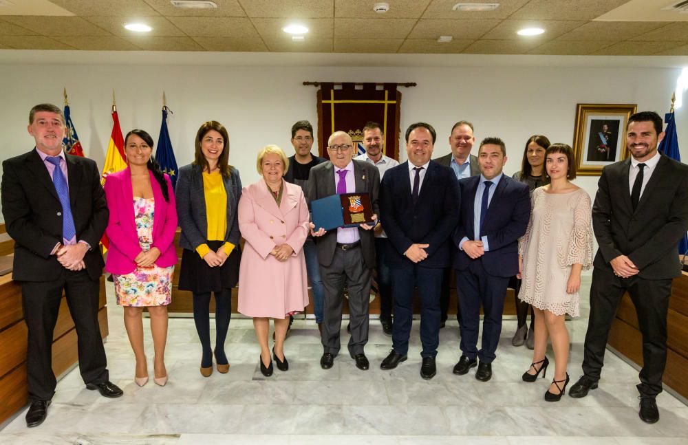 Entrega del Escudo al primer policía Finestrat