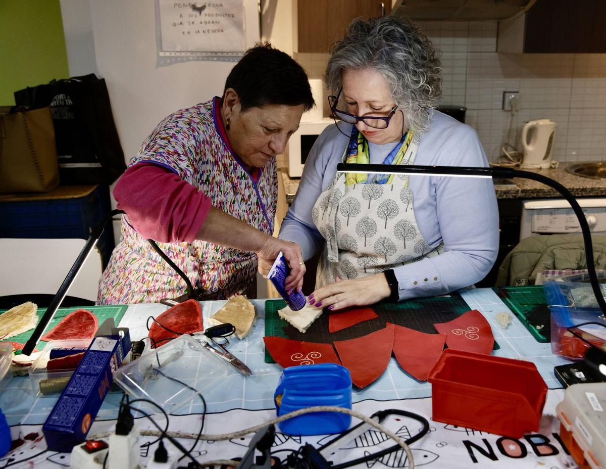 Cosido a mano y con alma en Mar de Niebla: “El cuero me salvó la vida y ahora quiero ayudar a otros”