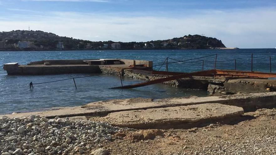 El temporal afecta a una pasarela en Calvià