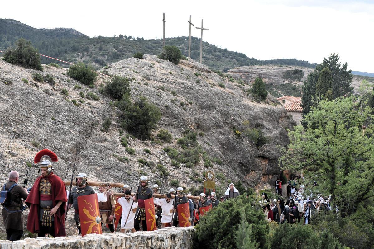 Un momento de la representación del Drama de la Cruz de Alcorisa.