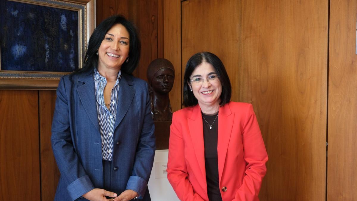 La embajadora de Turquía en España, Nüket Küçükel Ezberci, junto a la alcaldesa, Carolina Darias