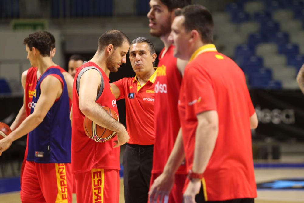 El equipo nacional aterrizó en Málaga al mediodía y por la tarde se entrenó en el Martín Carpena, con el flamante debutante Alberto Díaz y una gran representación del básket malagueño