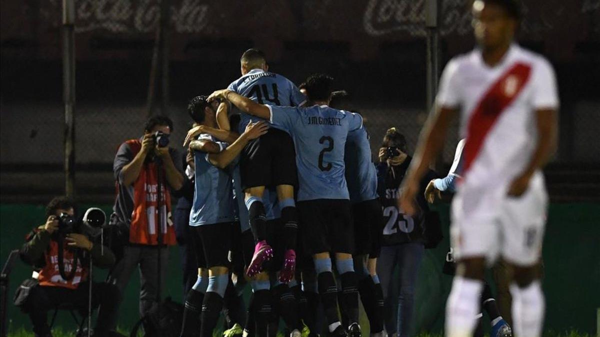 Uruguay venció por la mínima diferencia a Perú