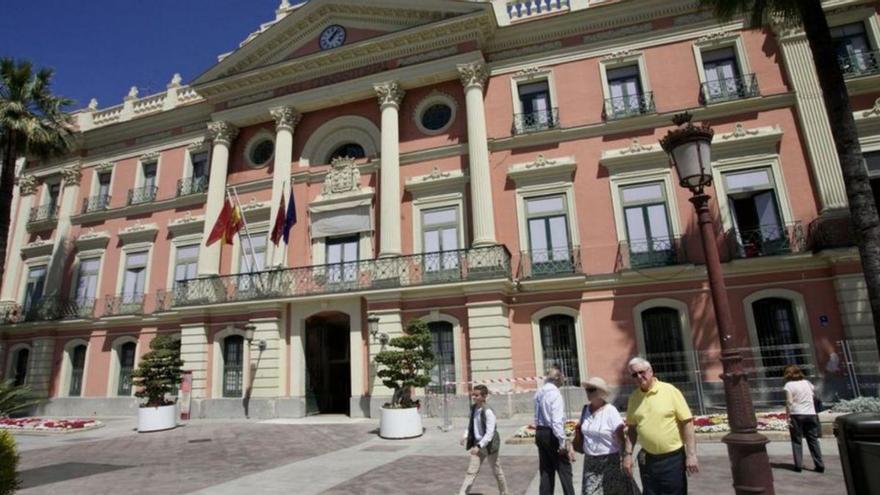 Fachada principal del Ayuntamiento de Murcia.