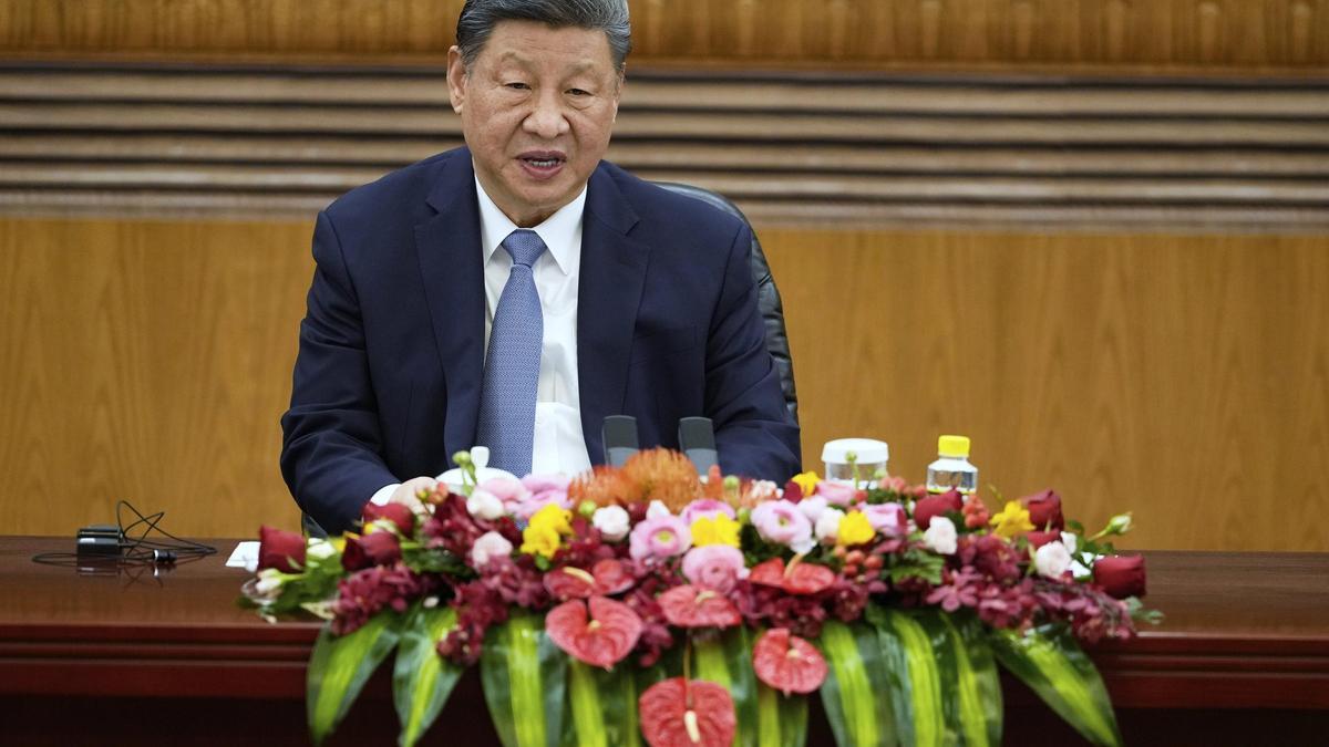 El presidente de China, Xi Jinping, durante el encuentro con altos ejecutivos de multinacionales en el Gran Palacio del Pueblo, este viernes en Pekín.