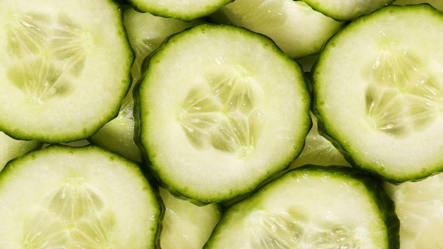 ¿Qué comemos en plena ola de calor? Los alimentos más aconsejables y con los que debes tener más cuidado