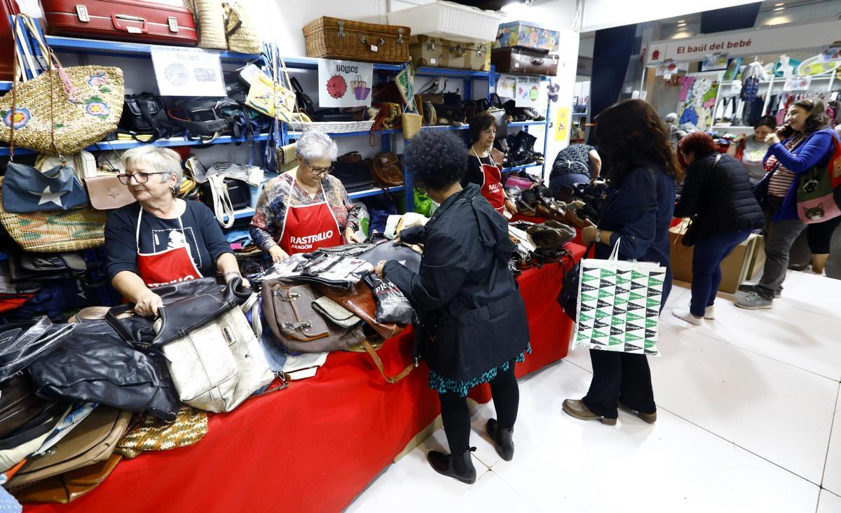 Llenazo en el primer día del Rastrillo Ozanam en el Auditorio de Zaragoza