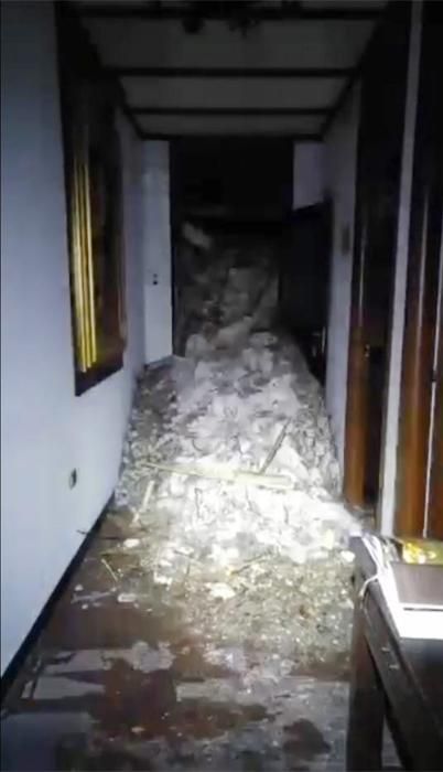 Una allau colga l'hotel Rigapino, a Itàlia