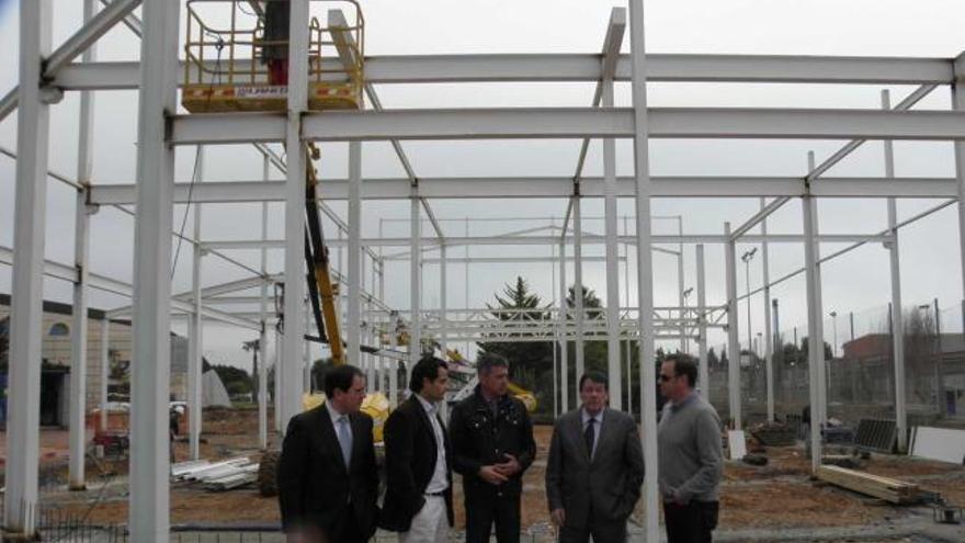 La constructora del Centro de Integración ha regalado  el nuevo pabellón deportivo