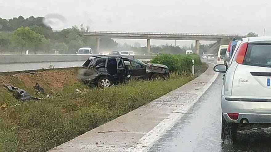 Un accidente en la autovía de Inca, a la altura de Binissalem, provocó ayer grandes retenciones.