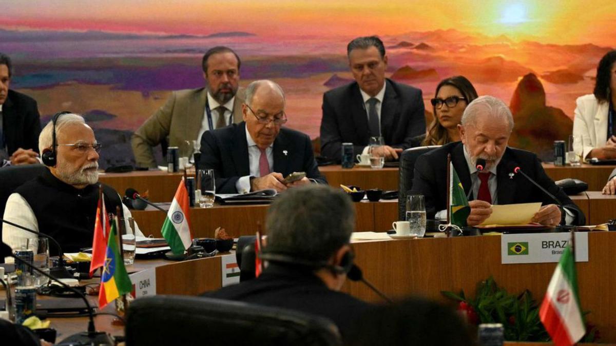 El president del Brasil, Lula da Silva, intervé en la cimera. | MAURO PIMENTEL / APF El president del Brasil, Lula da Silva, intervé en la cimera. | MAURO PIMENTEL / APF