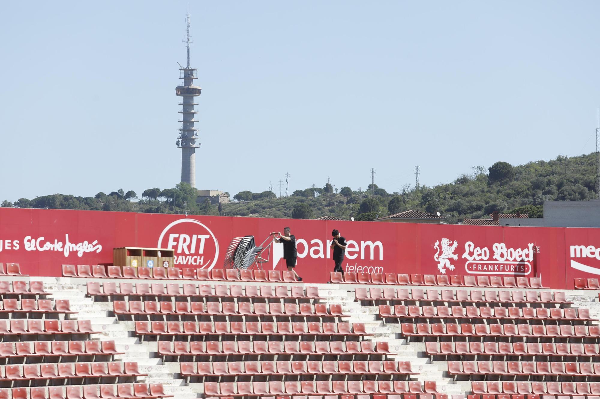 Instal·lació dels 540 seients en una nova filera al Gol Nord i Gol Sud de l'estadi de Montilivi