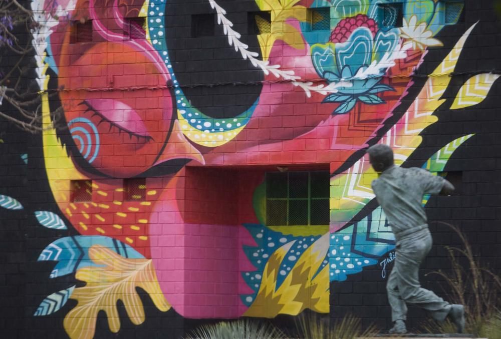 "MésQueMurs". Grafittis en fachadas de Sagunt y Po