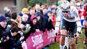 Van der Poel, durante la carrera en Hulst