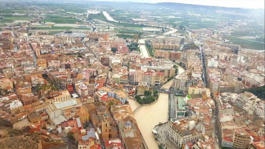 La Generalitat sobrevuela Orihuela para evaluar los daños.