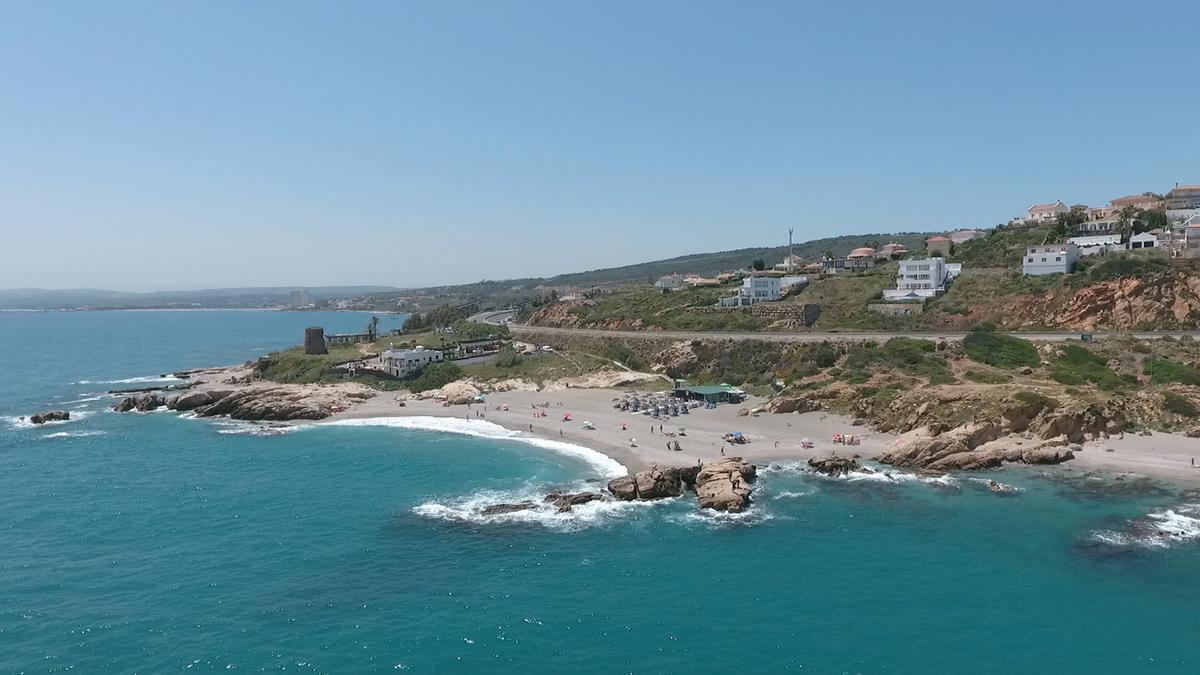 Manilva cuenta con playas de calas espectaculares